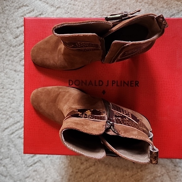 Donald H. Pliner NEW with box. Chestnut suede boots with Python detail. - Picture 9 of 12